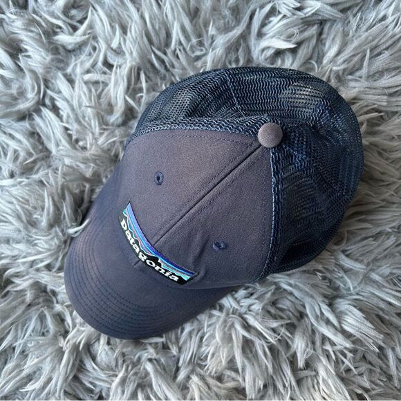 Patagonia P-6 Logo Trucker navy blue mesh snap back hat - Picture 3 of 6